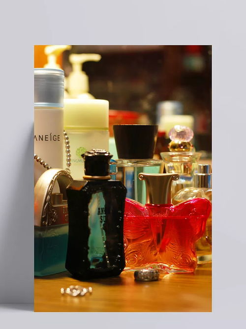 香氛美學與秀發(fā)呵護 從香水瓶設計到專業(yè)護發(fā)產(chǎn)品的視覺敘事